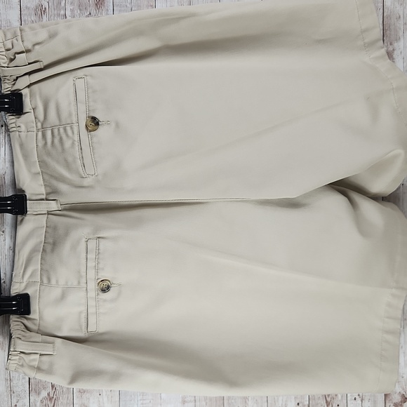 Liz Claiborne, Women's Khaki shorts, length 20 1/2 ", great condition, Sz 18W - Picture 3 of 7